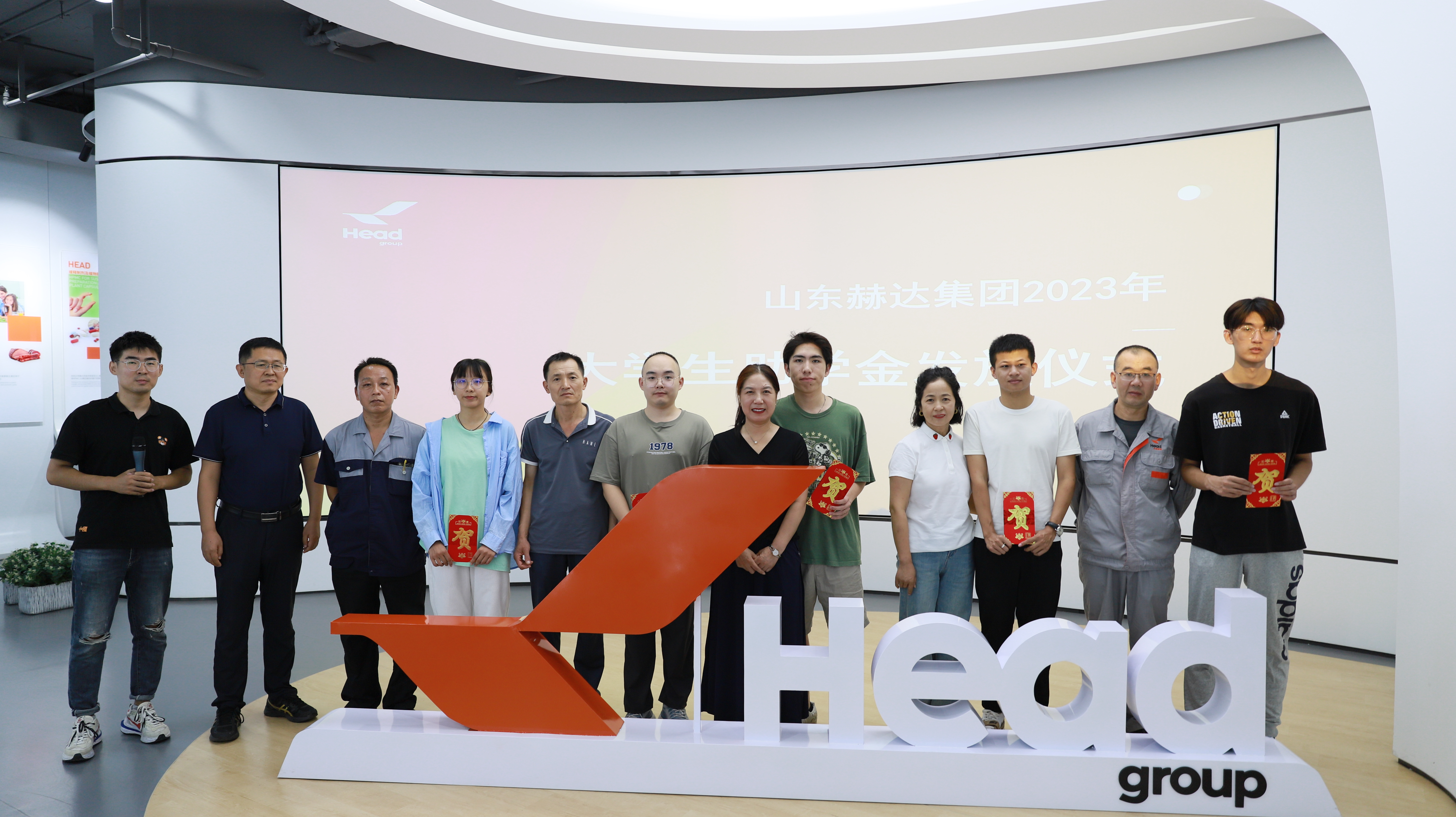 拼搏（中国）集团2023年大学生助学金发放仪式圆满举行！