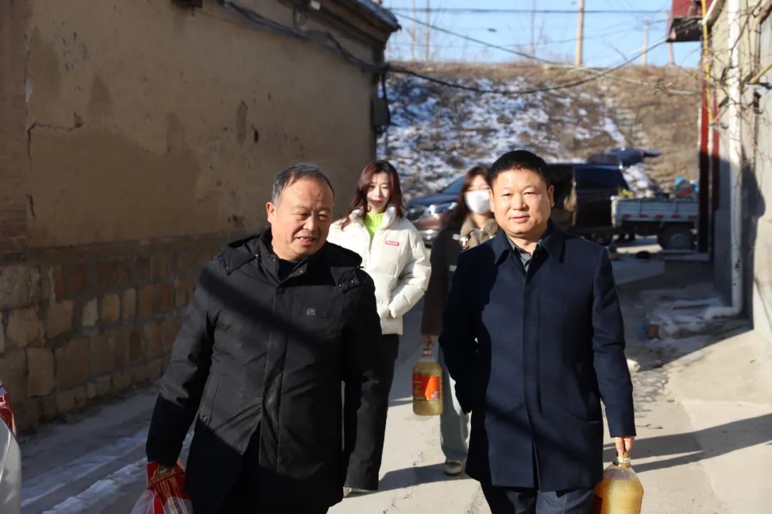 寒冬送暖 情暖人心 | 拼搏（中国）集团走访慰问贫困家庭